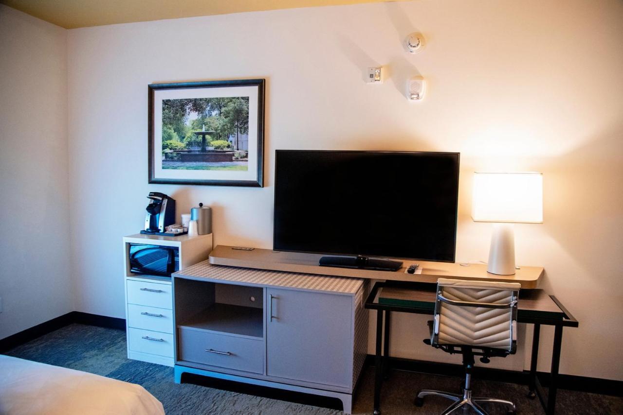Holiday Inn & Suites - Savannah Airport - Pooler By Ihg מראה חיצוני תמונה